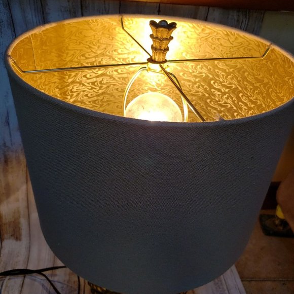Golden pineapple lamp - Picture 7 of 7